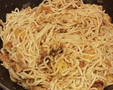 Foto del paso 5 de la receta: Noodels con pollo, mango y avellanas