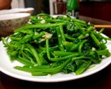 Hình bước làm 5 của món Ngọn su su xào tỏi