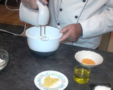 Foto del paso 1 de la receta: Bizcocho con harina de espelta y sin azúcar