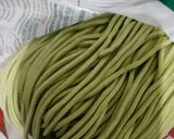 Foto del paso 1 de la receta: Tallarines verdes con salsa de salchichas