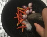 Foto langkah ke 1 dari resep Sambal Mentah Limau Kuit.