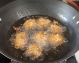 A picture of step 4 of Sabudana pakoda.