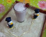 A picture of step 2 of Pink banana smoothie.