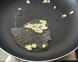 Foto del paso 2 de la receta: Alcachofas salteadas con jamón