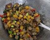 Foto langkah ke 6 dari resep Oseng Kentang Hati Sapi.
