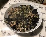 Une image de l'étape 10 de Tagliatelles noires aux têtes et pattes de calamars,échalotes,citron et persil.