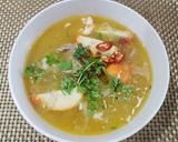 A picture of step 5 of Banh Canh Bot Loc (Vietnamese Tapioca Noodle Soup).