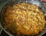 Foto del paso 4 de la receta: Tortilla de espárragos con jamón