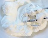 Foto del paso 3 de la receta Mousse de chocolate blanco con frutos rojos