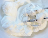 Foto del paso 3 de la receta: Mousse de chocolate blanco con frutos rojos