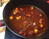 Foto del paso 4 de la receta Conejo al ajillo con un toque de tomillo y romero