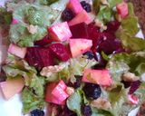 Foto del paso 6 de la receta: Ensalada de remolacha, lechuga, queso, pasas, y nueces
