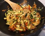 Une image de l'étape 12 de Soupe asiatique aux nouilles de saba, crevettes, légumes et menthe.