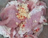 Hình bước làm 2 của món Bún thịt ram nước dừa