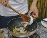 รูปขั้นตอนการทำที่ 7 ของ ข้าวผัดต้มยำ กุ้ง อร่อยซี้ดซ้าดถึงใจ