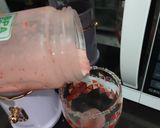 Foto langkah ke 3 dari resep Jus Stroberi 🍓.