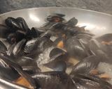 Foto del passaggio 2 della ricetta Paella con frutti di mare