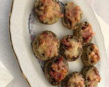 Foto del paso 4 de la receta: Champiñones rellenos de jamón y bacon con queso rallado