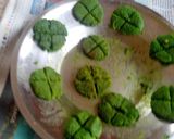 A picture of step 5 of Strawberry sandesh.