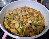 Foto langkah ke 4 dari resep Ayam Jamur Masak Manis.