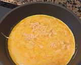 Foto del paso 2 de la receta Tortilla francesa con atún y queso