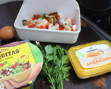 Foto del paso 3 de la receta: Barquitas de trigo con ensalada de marisco