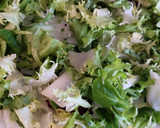 Foto del paso 4 de la receta: Ensalada de verano con legumbres, longaniza, sobrasada y miel