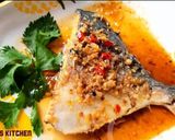 Hình bước làm 2 của món Cá chim chiên mắm tỏi