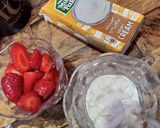 A picture of step 1 of Strawberry creamy smoothie.