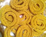 ચકરી (Chakri Recipe In Gujarati) રેસીપી સ્ટેપ2ફોટો