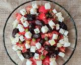 Foto del paso 7 de la receta: Ensalada Dakos, de isla de Creta, Grecia, a tu vianda gourmet 🥗🇬🇷 Ensalada de queso Feta y +