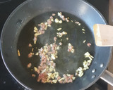 Foto del paso 2 de la receta: Espinacas frescas salteadas con setas shiitake