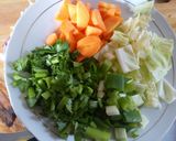 Foto langkah ke 1 dari resep Sup Ayam dan Sayuran.