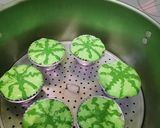 Foto langkah ke 6 dari resep Bolu kukus semangka.