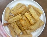 Foto langkah ke 3 dari resep Singkong Goreng Spicy.