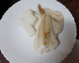 Foto del paso 2 de la receta: Buñuelos de merluza, pota y palitos de cangrejo