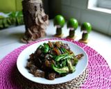 Foto langkah ke 5 dari resep Oseng kulit sapi cabe ijo sederhana.