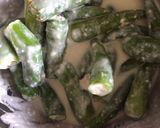 A picture of step 2 of Curd wali mirch.
