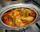 Foto langkah ke 7 dari resep Marak Okra & Ayam / Maraq Bamia bil dujaj.