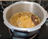 A picture of step 5 of Egg peas masala.