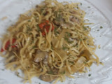 Aprovechamiento. Tallarines fritos con pollo y salsa de soja
