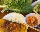 A picture of step 2 of Bánh xèo.