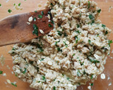 Foto del paso 1 de la receta: Tortitas de salmón con salsa tártara light