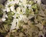 Foto del paso 1 de la receta: Ensalada de brócoli y coliflor