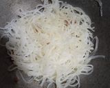Foto langkah ke 8 dari resep Lumpia Goreng Isi Bihun.