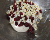 Foto langkah ke 4 dari resep Cranberry Cheese Bread (Tanpa Telur).