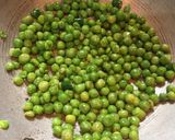 A picture of step 3 of Benarasi Chuda Matar.