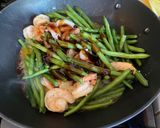 A picture of step 5 of Shrimp with String Beans.