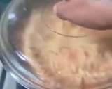 Foto del paso 3 de la receta: Frijoles negros con pollo empanizado y pasta roja
