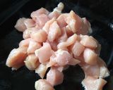 Foto del paso 1 de la receta: Cazuela de pollo, arroz, legumbres y champiñones
